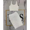 Dames Tweede stuk tracksuits Jurk Volledige letters Relief gebreide vestjurken Sets voor vrouwen Designer Korte rokken Charm Ladies Slim sexy jurk Tweedelende heupwikkel rok