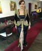 Karakou Algerien Black Arabic Prom Vestidos 2022 Manga longa Peplum Gold Lace Front Slit Dubai Vestido de vestido de noite