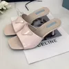 Echte Damenschuhe! Große Größe 40 41 Hausschuhe mit Kettenschieber, flache Luxus-Damen-Designermode, kausale Gummisandalen