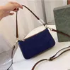 2022 Topp högkvalitativa designers axelväskor kvinnor handväska oxiderande läder pochette elegant messenger väska lyx crossbody shopping purses tote h0389