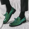 New British Street Fashion Tassels Brogues Men Moccasins 웨딩 웨딩 댄스 홈 Zapatos Hombre를위한 옥스포드 드레스 신발