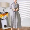 Robes décontractées Miyake Robe plissée pour femmes 2022 Spring Lace-up Fashion Fashion haut de gamme Tempérament français Vestido de Mujercasual