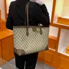 Bolsas baratas 70% de desconto 2022 Nova capacidade de moda Bolsa Mensageiro de Mulheres Um ombro grande bolsa de impressão simples sacola de impressão