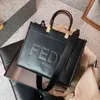 52% de desconto em 2022 Bolsas de design de moda de tendências de grande capacidade O outono feminino e mensageiro de mão