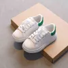 2022 Lente Nieuwe Kinderen Mode Zachte Witte Jongens Sportschoenen Koreaanse Stijl Studenten Lace-up Licht Sneakers voor Meisjes veelzijdige Y220510