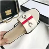 Designer Summer Beach tofflor Fashion Loafers Lazy Low Heeled Flops Leather Letters Lady Cartoon Slides Women Shoes Metal Ladies Sandaler Stor storlek 35-39-42