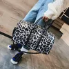 2022 Bolsa de viagens de moda Mulheres Duffle Carry On Bager Bag de Impressão de Leopardo Totes Ladies Big Greling Overnight Weekend Bags305s