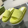 Mode kvinnliga sandaler m￤n tofflor glider flip flops plattform sammet l￤genheter broderade godis gummilinn gel￩skor h￶ga klackar kl￤dskor st￶vlar 35-45