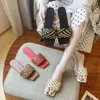 Designer-Wholesale-Sandals vêtements de mode pour femmes 2022 nouvel été net rouge tissé tongs à fond plat pour chaussures de plage