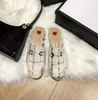 Toppkvalitet Klassisk kvinnors halv tofflor Animal Blommor broderi platt botten sandaler sommar utomhus läder sandal lyx retro mode strandskor tofflor