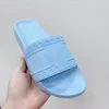 Tofflor Color Paris Luxury Designer Sliders Mense Womens Summer Sandals Beach Slide tofflor Lamer Flip Flops Loafers Sky Blue Chaussures Classic Shoes Ladies Ladies