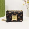 女性ハンドバッグ財布本物の革の肩クロスボディバッグ蜂の財布ファッションエンボス加工古い花の文字品質メタリック
