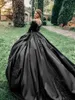 2022 Princess Plus Size Unique Black Gothic Ball Gown Wedding Dresses Brudklänningar ren nack Satin Långärmar Lace Appliced ​​Beading Dress Marriage B0609S1