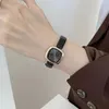 Relojes de lujo para mujer Diseñador a prueba de agua estilo coreano simple retro luz lujo nicho tendencia temperamento cuadrado pequeño dial damas correa de malla reloj bdfb