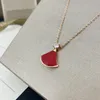 Collana di gonna di marca di lusso per uomo e donna Catena di clavicola fritillare bianca Ciondolo per coppia di moda di alta qualità Regalo di gioielli di San Valentino di Natale