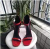 Designer-Top-Qualität 2020 Luxus-Designer-Stil Lackleder Thrill Heels Damen Einzigartige Buchstaben Sandalen Kleid Hochzeitsschuhe Sexy Schuhe