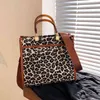 Leopard Zebra Vintage Tote for Women Hard hanterar vintage kvinnliga handväskor Retro mode stora damer axelväskor helgen arbete 220512