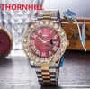 À venda relógios de aço inoxidável completo 43mm Quartz Cronograph Men Big Diamonds Ring Roman Number Crystal Auto Date Men Dress Top Modelo Momente Presentes Male