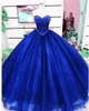 Glitter Royal Blue Quinceanera Suknie Perły Zroszony Sweetheart Prom Suknie Balls Vestidos DE 15 ANOS Moda Długie Tulle Urodziny Princess Party Suknie Sweet 16 Dress