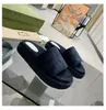 2022 New Style Slippers Fashion Beach épais Bottom Slippers Plateforme Alphabet Lady Sandals Leather High Talon Slipper 01