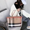 577954# Kvinnors väskor designers axelväska hög textur messenger handväska stor kapacitet kedja shopping handväskor metall brev lady 295i