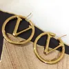 Diseñadores de aro de moda para mujeres Big Circle 4 cm Pendientes de oro Pendientes de oro V STUNTSED JEYERRITOR Caja de pendientes