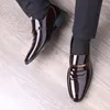 Nuovi uomini d'affari scarpe oxford set di piedi nero marrone uomo ufficio matrimonio a punta scarpe in pelle da uomo 210312