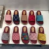 Designers de luxo Sandálias femininas Plataforma de lona Slippers de couro real tijolo bege vermelho cores praia sliper Festa ao ar livre clássico apartamento