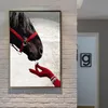 Pintura en lienzo de galería minimalista de mano de caballo, Cuadros decorativos modernos, arte de pared para carteles de habitaciones e impresiones sin marco