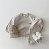 Kleine kleding voor babymeisjes kleren Sets herfst winter geboren babyjongens bloemen sweatshirt broek 2 stks babyontwerper kleding 220815