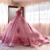 الزهور الوردية المصنوعة يدويًا قبالة الكتف Quinceanera Dresses Ball Ball Formes Floral Seques Lace Corset for Sweet 15 Girls Party