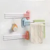 プラスチック製の回転可能なタオルオーガナイザーバスラックラビングブラシは、キッチンボックスビン用の多機能保管バスルーム壁