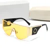 2022 Luxe ovale zonnebril voor mannen Designer Zomertinten Gepolariseerde bril Black Vintage Oversized Sun Glazen van vrouwen Mannelijk zonnebril met doos