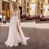 Sexy con scollo a V perline perline abiti da sposa coscia-altissima le fessure dellusione a maniche lunghe abiti da sposa in gravidanza elegante abito da spiaggia