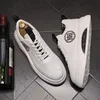 Europese ontwerpers Zaken trouwjurk Schoenen Mode Borduurwerk Wit niet-slip Casual Sneaker Round Toe Air Cushion Business Driving Loafers