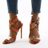 Sandales 2022 Grande mode à talons hauts à talons enroulée à talon mince tête carrée Chaussures pour femmes