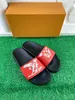 Designer-Sandalen, Hausschuhe, Sommer-Herren-Damen-Schuhe, geformte, mehrfarbige Slides, geformtes Fußbett in Schwarz, Ton-in-Ton-Gummisohle mit geprägtem Logo 0625