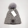 Nouvelle mode femmes casquettes tricotées chaud et doux bonnets marque Crochet chapeaux avec étiquette en gros