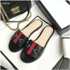 Designer Summer Beach tofflor Fashion Loafers Lazy Low Heeled Flops Leather Letters Lady Cartoon Slides Women Shoes Metal Ladies Sandaler Stor storlek 35-39-42