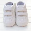 2022 Premiers marcheurs bébé chaussures 0-18 mois enfants filles garçons corps en cuir tissu de coton antidérapant litière à semelle souple enfant en bas âge nouveau-né bébé berceau chaussures baskets