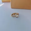 2022 anelli di design di lusso anello di coppia anniversario festa di fidanzamento anelli di lettera d'oro di pregevole fattura per le donne 6-8 dimensioni con regalo scatola di gioielli buono bello
