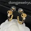 Projektantki kolczyki kobiety Hoop Huggie Charm Stud Golden Dangle żyrandol kolczyki modowe Ucha Ear Mankiet Aniversary Pearl Kolczyki luksus257034