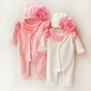 Estilo quente recém -nascido princesa macacão roupas de menina de meninas macias renda de renda chapéus 2 pcs adequar presentes de macacão infantil de flores