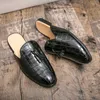 Slippers Black Patent Curha Crocodile Mules Men Meio sapatos para homem designer de moda de moda de luxo masculino Zapatillas Hombre Casual Slip