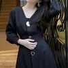 Casual Dresses French Hepburn Style Dress 2022 Black Swan V-neck Temperament Was Thin Retro Solid Color Long for Womencasual