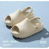 Zapatos para niños zapatillas para bebés Toboganes para niños Senanías sin resbalón Sandalias de playa resistentes al desgaste al por mayor