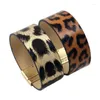 Bangle pu кожа леопардовых браслетов магнит широкий животный отпечаток от животных магнитные мантиковые браслеты панк -ювелирные изделия Оптовые