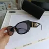 Heren zonnebril 31008 Zwart Donkergrijs Polariseerd 58 mm voor mannen Zomer Anti-ultraviolet retro schildlensplaat Volledige frame Full-fourse Mode-bril Random Box