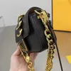 Designer Crossbody Bag Women Brooch Baguette Shoulder Bag Fashion Classic Baguettes Handbags Woman Big Chain Strap Underarm Handbag Luxurys Designers Bags