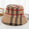 21SS Travel Sunshade Bucket Hat Wide Brim Hats Fashion Classic Grid Stripe Print Women Nylon Autumn Spring Fisherman Sun Caps DGXD